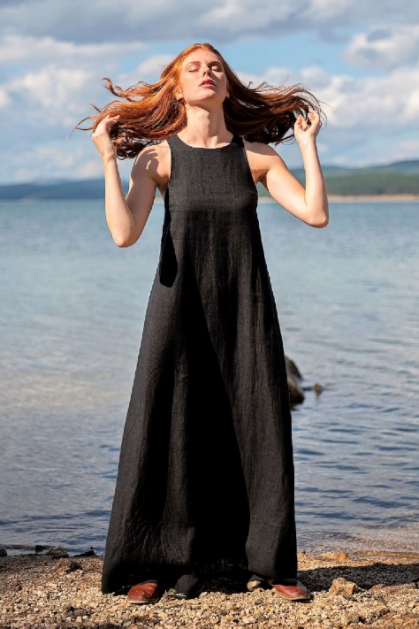 Αμάνικο λινό μάξι φόρεμα με καπίστρι πλάτη